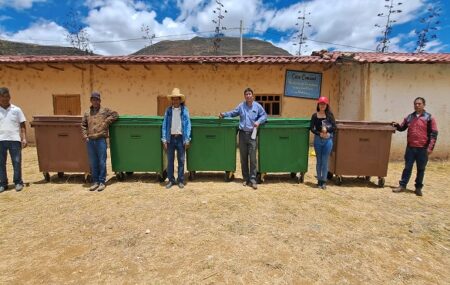 Realizamos la gestión de contenedores de basura para emprendimientos que desarrollan actividades del sector turismo, en el caserío laguna de San Nicolás. La municipalidad distrital de Namora, a través de la gerencia de desarrollo económico y su sub gerencia de turismo y cultura, realizaron gestión ante empresa SHAHUINDO, dicha entrega consistió en la ...